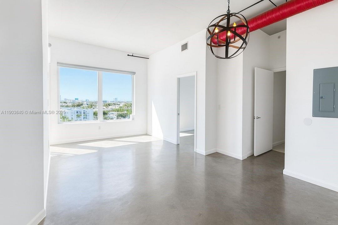 Active With Contract: $2,775 (2 beds, 2 baths, 1010 Square Feet)