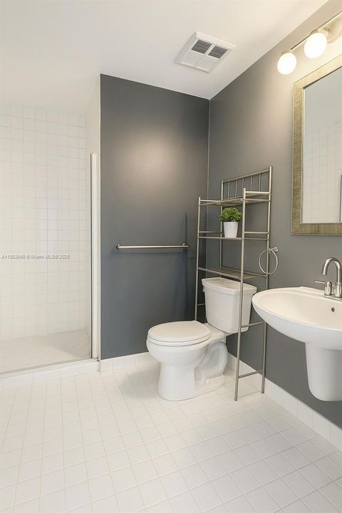 Active With Contract: $2,775 (2 beds, 2 baths, 1010 Square Feet)