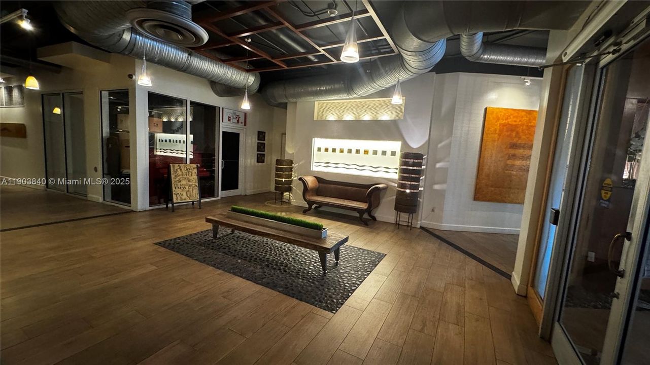 Active With Contract: $2,775 (2 beds, 2 baths, 1010 Square Feet)