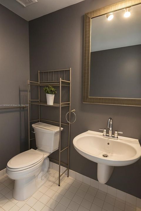 Active With Contract: $2,775 (2 beds, 2 baths, 1010 Square Feet)