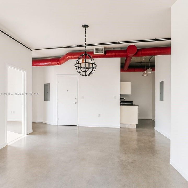 Active With Contract: $2,775 (2 beds, 2 baths, 1010 Square Feet)