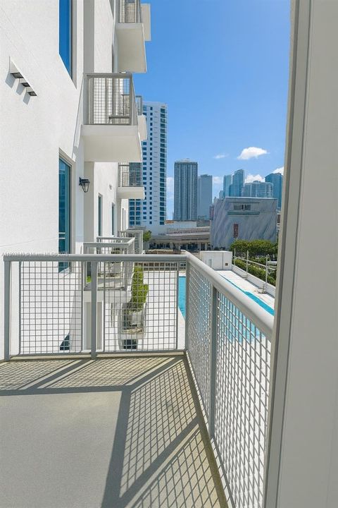 Active With Contract: $2,775 (2 beds, 2 baths, 1010 Square Feet)