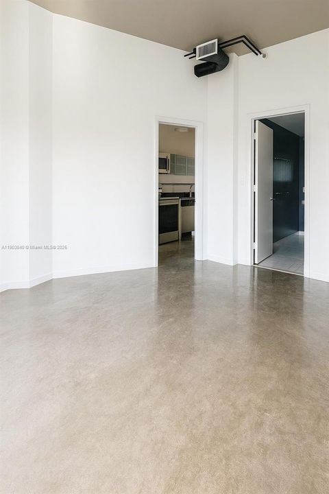 Active With Contract: $2,775 (2 beds, 2 baths, 1010 Square Feet)