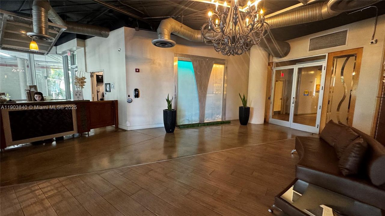 Active With Contract: $2,775 (2 beds, 2 baths, 1010 Square Feet)