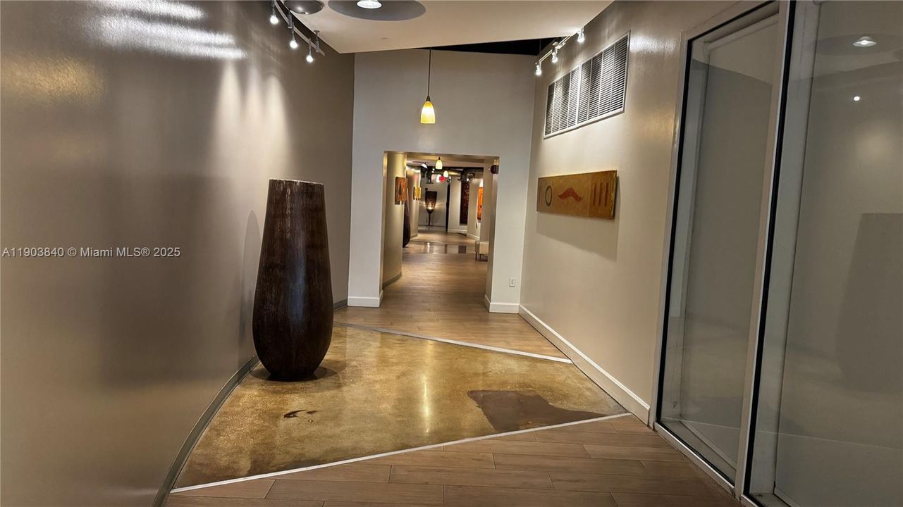 Active With Contract: $2,775 (2 beds, 2 baths, 1010 Square Feet)