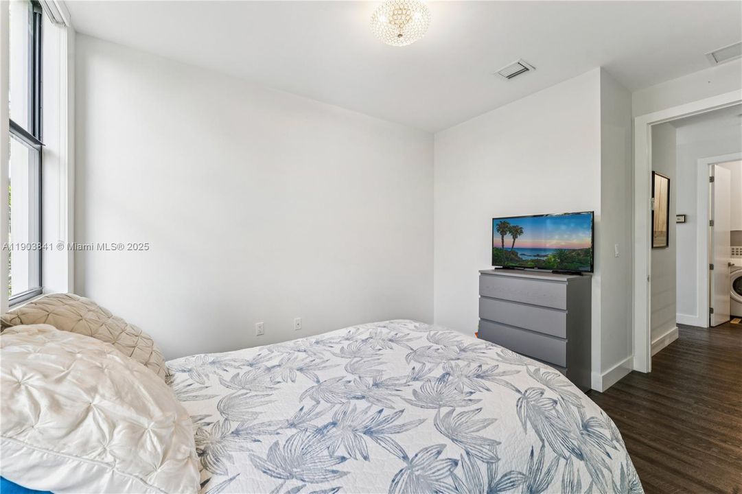 For Sale: $965,000 (3 beds, 2 baths, 1976 Square Feet)