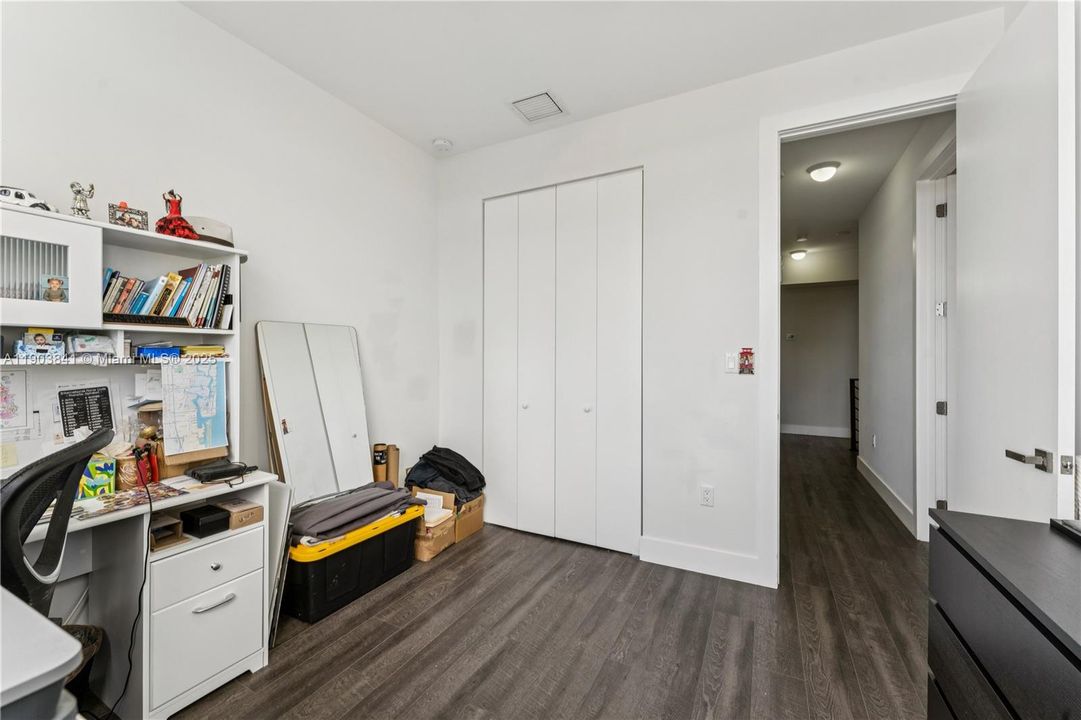 For Sale: $965,000 (3 beds, 2 baths, 1976 Square Feet)