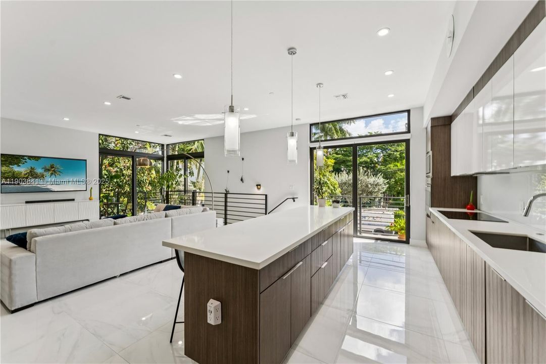 For Sale: $965,000 (3 beds, 2 baths, 1976 Square Feet)