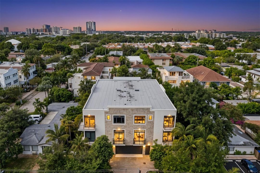 For Sale: $965,000 (3 beds, 2 baths, 1976 Square Feet)