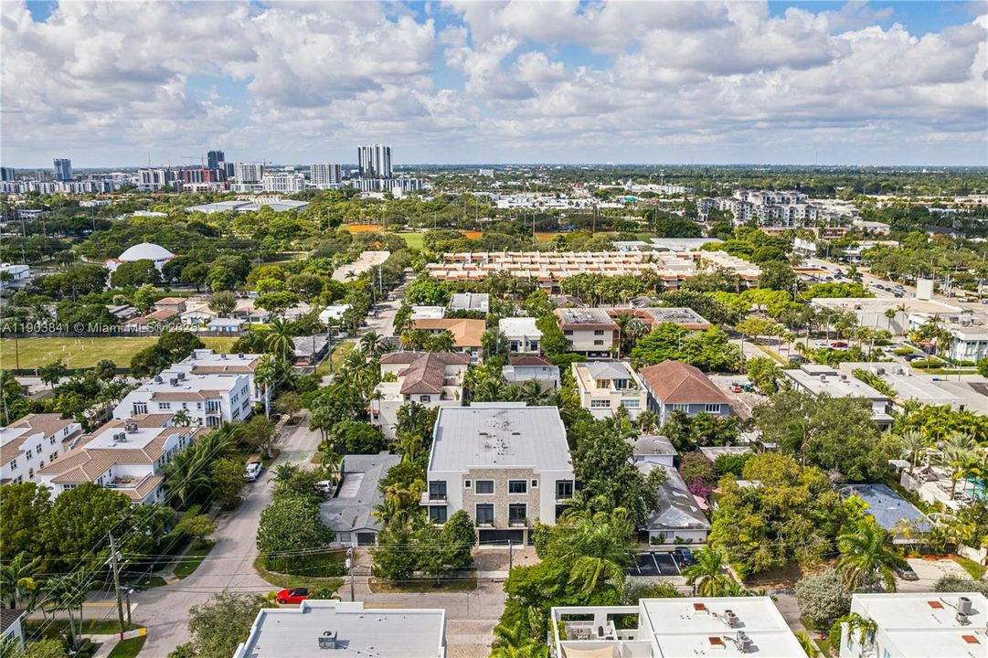 For Sale: $965,000 (3 beds, 2 baths, 1976 Square Feet)