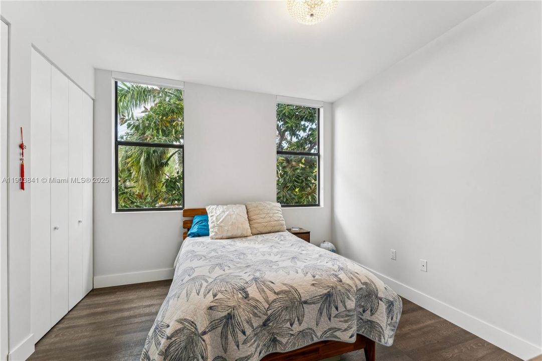 For Sale: $965,000 (3 beds, 2 baths, 1976 Square Feet)