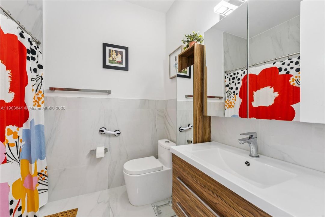 For Sale: $965,000 (3 beds, 2 baths, 1976 Square Feet)