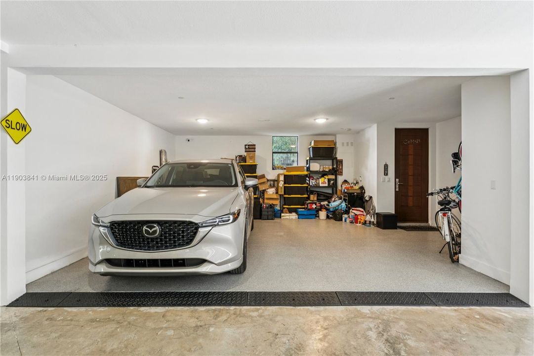 For Sale: $965,000 (3 beds, 2 baths, 1976 Square Feet)