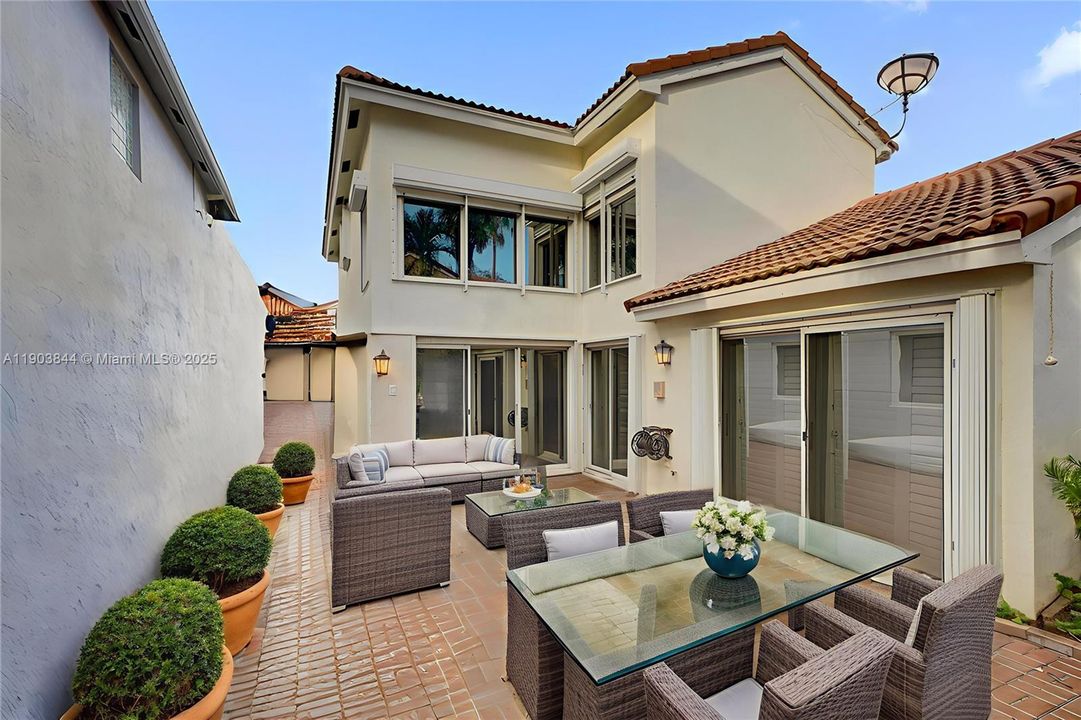 For Sale: $775,000 (3 beds, 2 baths, 2069 Square Feet)