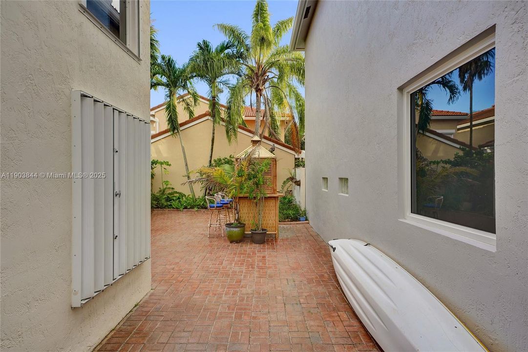 For Sale: $775,000 (3 beds, 2 baths, 2069 Square Feet)