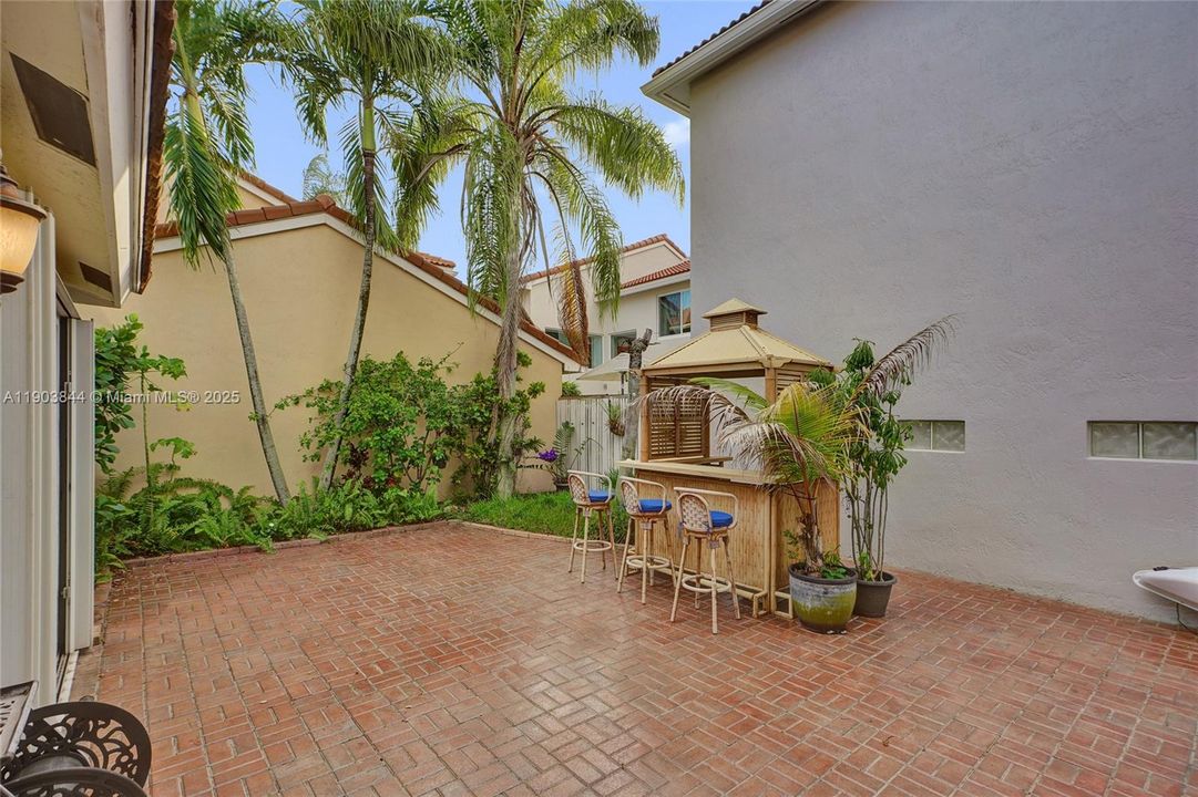 For Sale: $775,000 (3 beds, 2 baths, 2069 Square Feet)