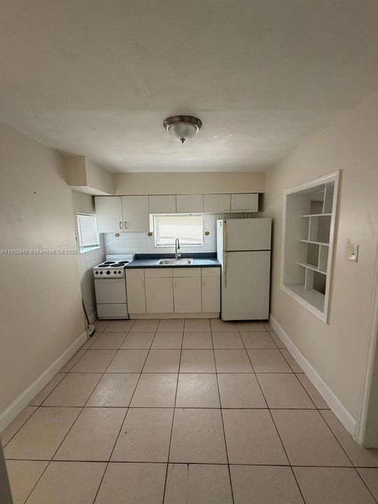 For Rent: $1,375 (1 beds, 1 baths, 5310 Square Feet)