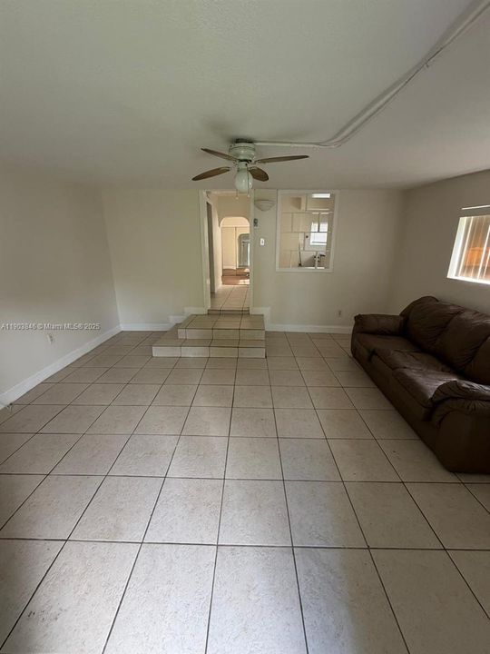 For Rent: $1,375 (1 beds, 1 baths, 5310 Square Feet)