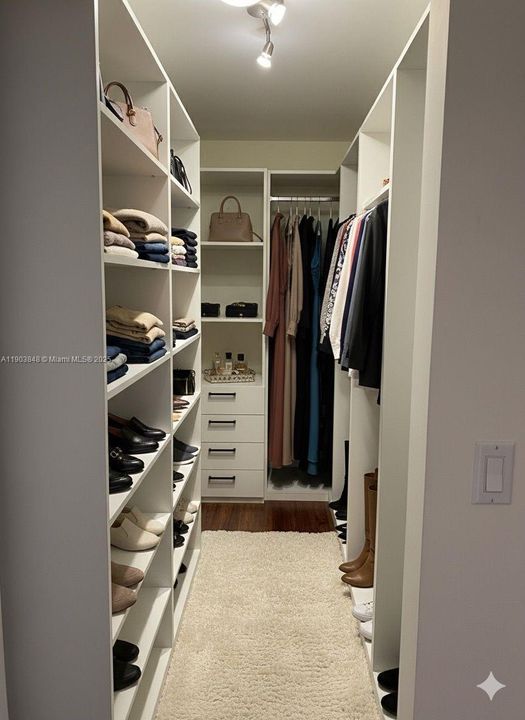 For Sale: $599,000 (2 beds, 2 baths, 1518 Square Feet)