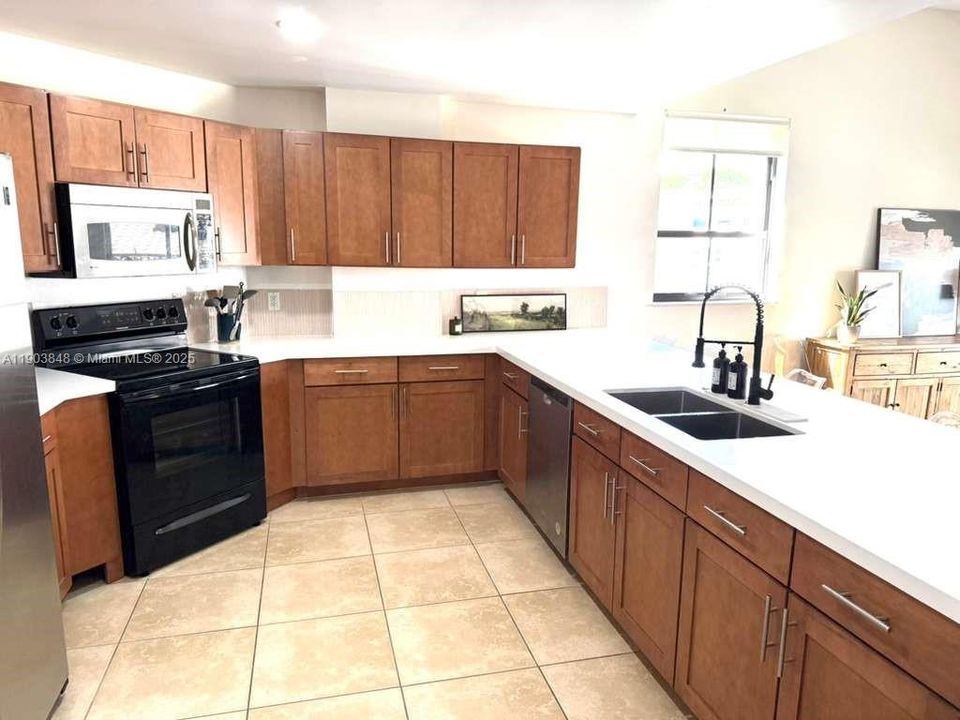 For Sale: $599,000 (2 beds, 2 baths, 1518 Square Feet)