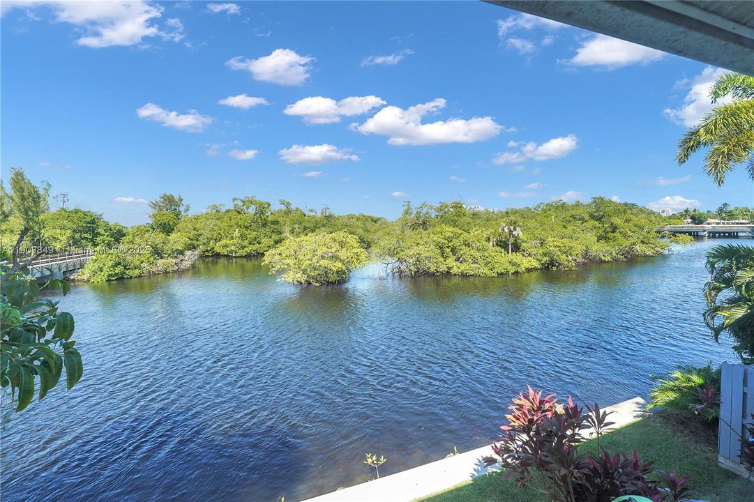 合同活跃: $419,000 (2 贝兹, 2 浴室, 1056 平方英尺)