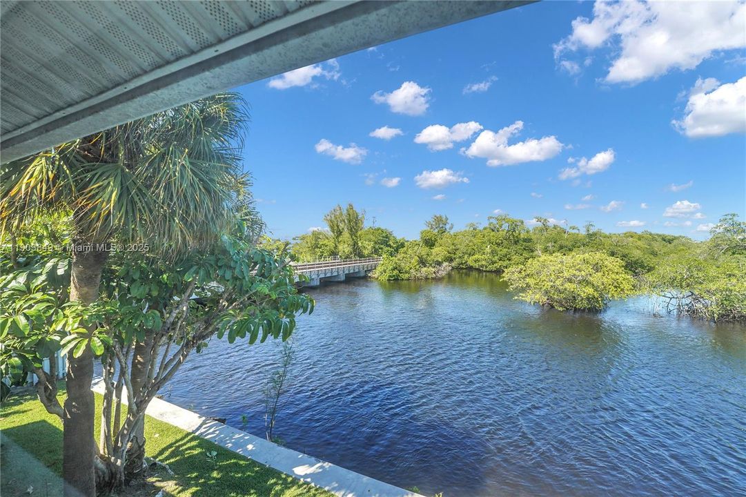 合同活跃: $419,000 (2 贝兹, 2 浴室, 1056 平方英尺)