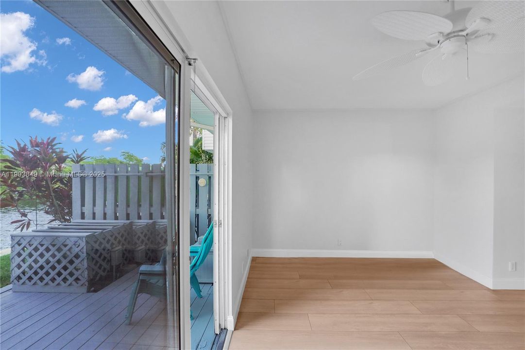 合同活跃: $419,000 (2 贝兹, 2 浴室, 1056 平方英尺)