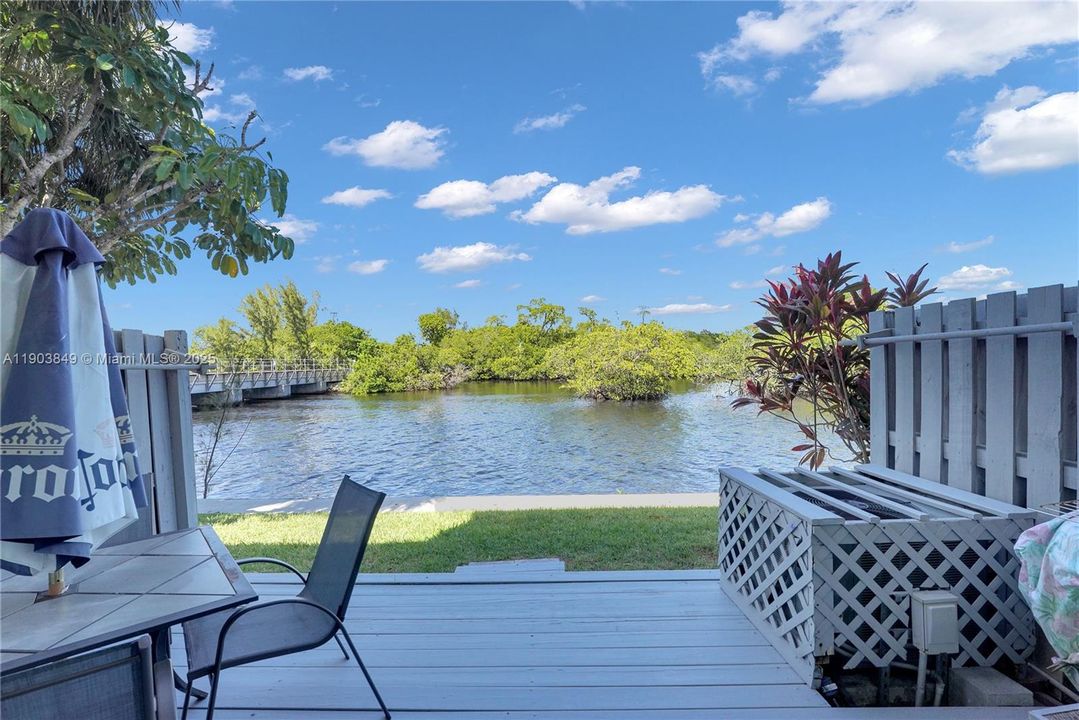 合同活跃: $419,000 (2 贝兹, 2 浴室, 1056 平方英尺)