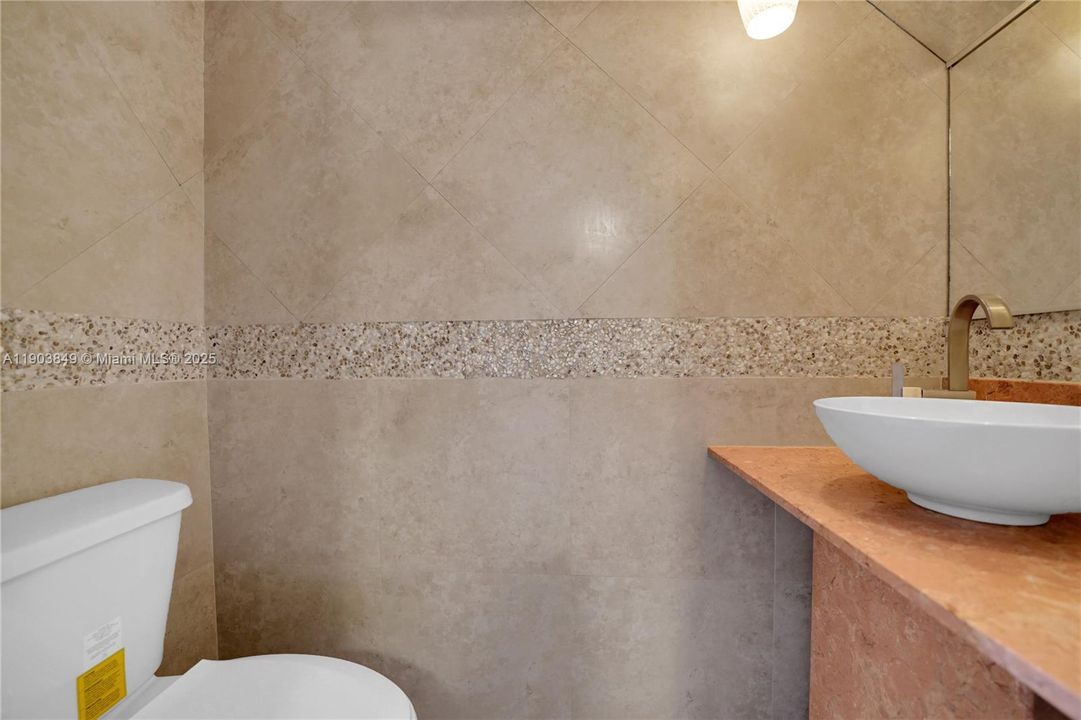 合同活跃: $419,000 (2 贝兹, 2 浴室, 1056 平方英尺)