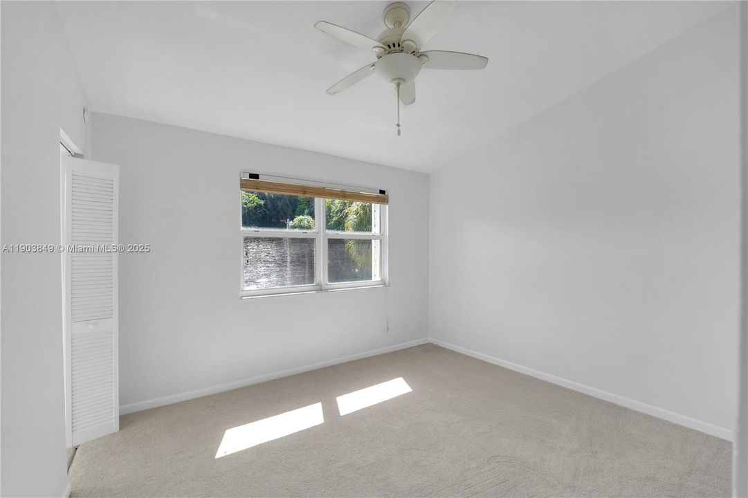 合同活跃: $419,000 (2 贝兹, 2 浴室, 1056 平方英尺)