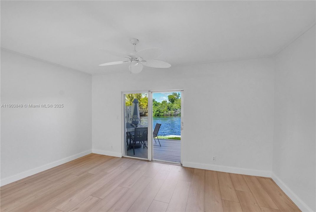 合同活跃: $419,000 (2 贝兹, 2 浴室, 1056 平方英尺)