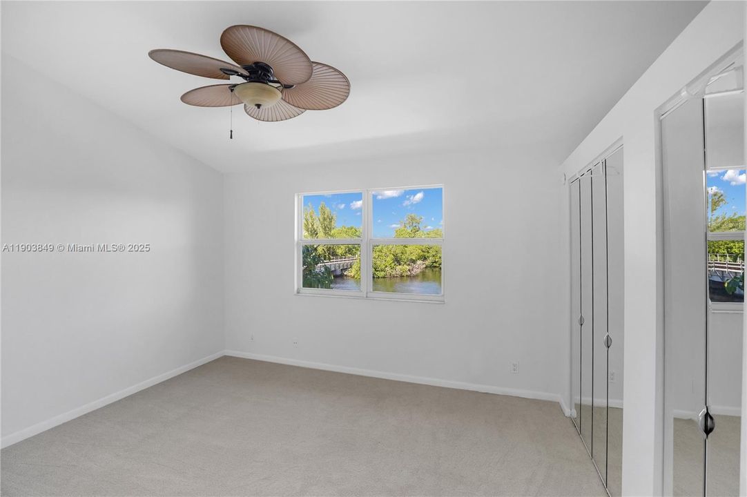 合同活跃: $419,000 (2 贝兹, 2 浴室, 1056 平方英尺)