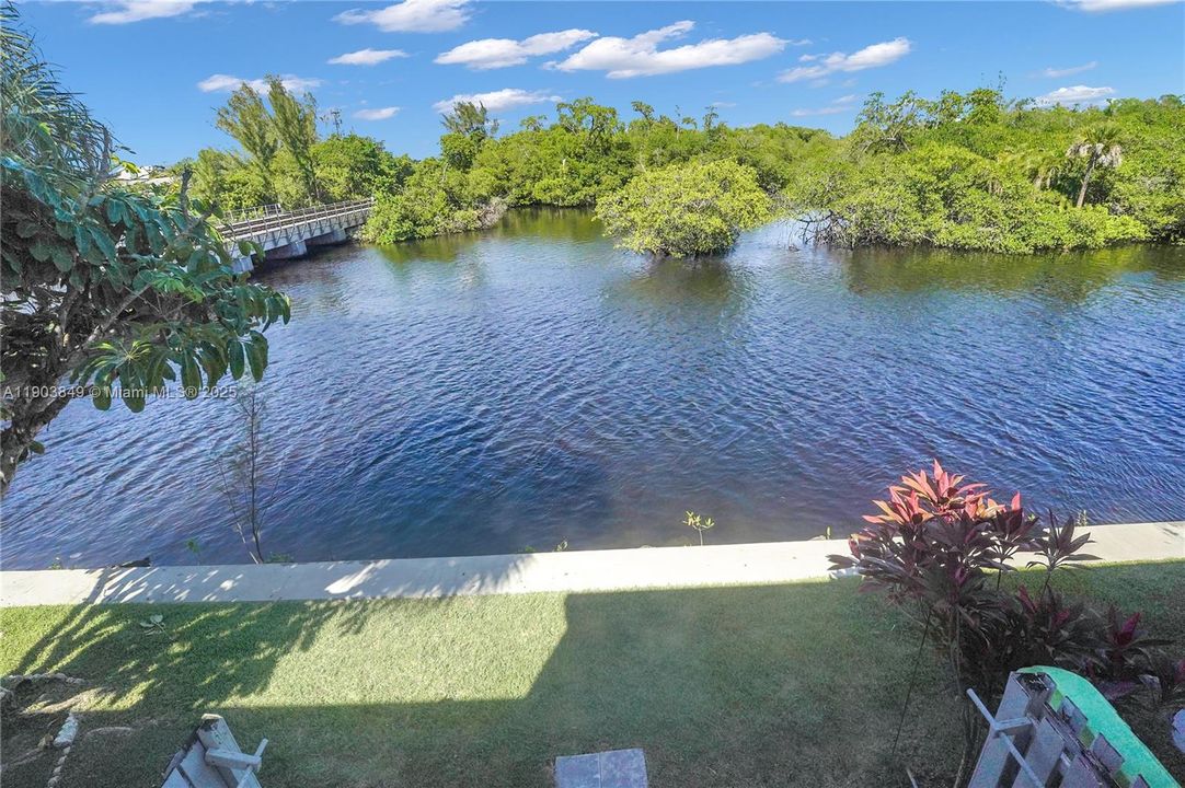 合同活跃: $419,000 (2 贝兹, 2 浴室, 1056 平方英尺)