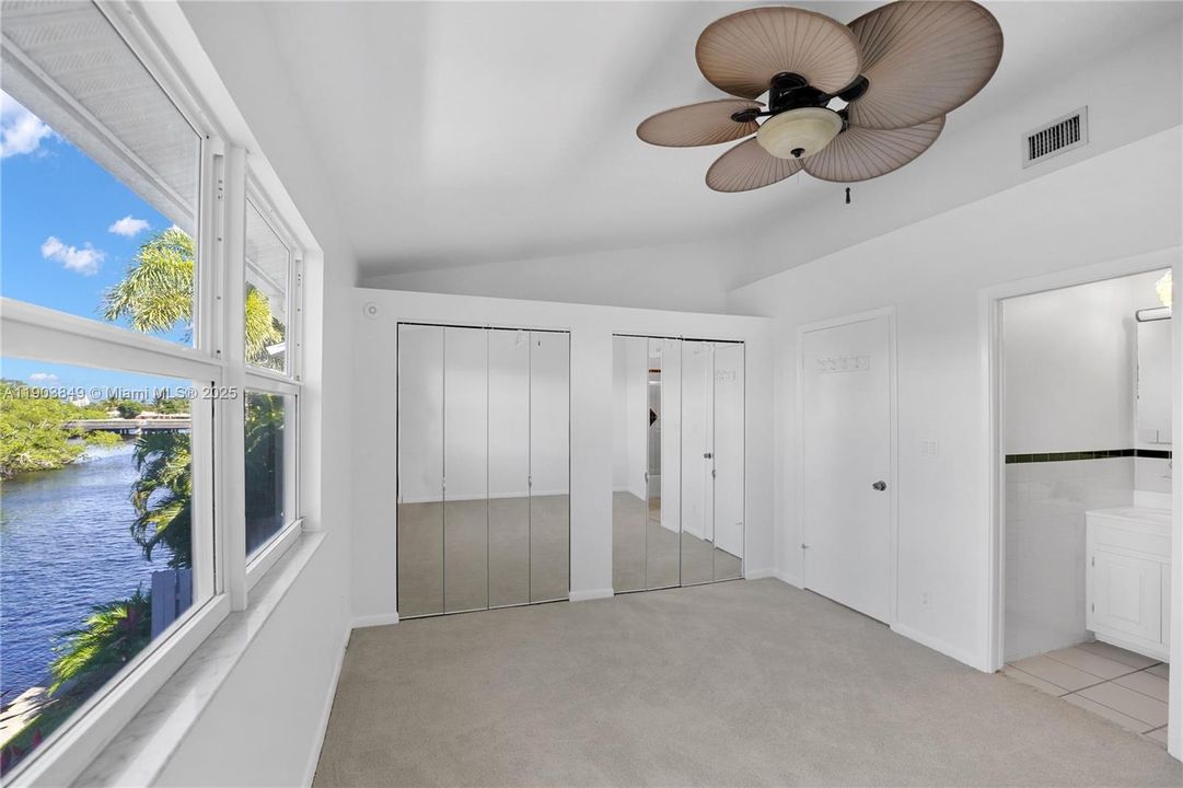 合同活跃: $419,000 (2 贝兹, 2 浴室, 1056 平方英尺)