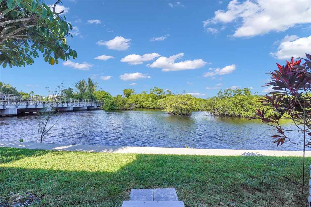 合同活跃: $419,000 (2 贝兹, 2 浴室, 1056 平方英尺)