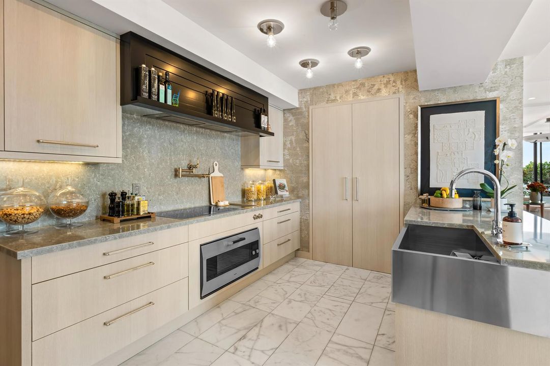 Kitchen & Pantry