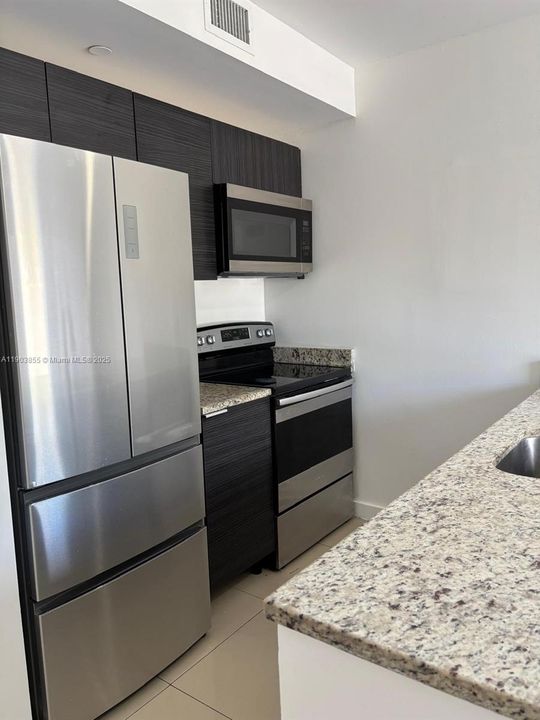 For Rent: $2,399 (2 beds, 2 baths, 1240 Square Feet)