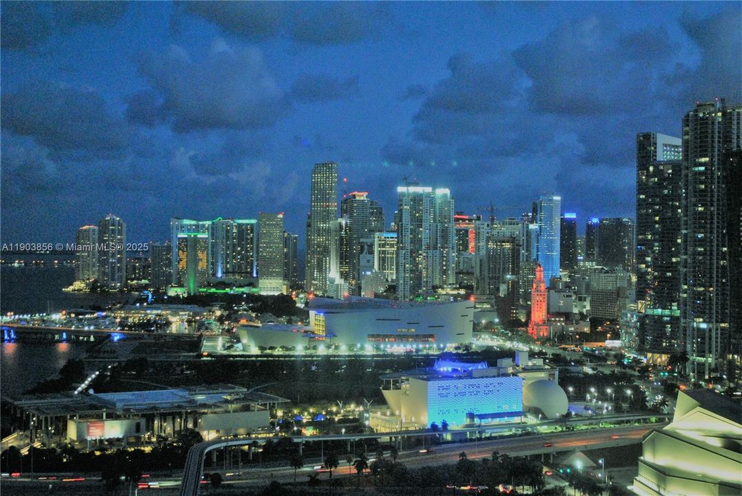 For Rent: $3,100 (1 beds, 1 baths, 985 Square Feet)