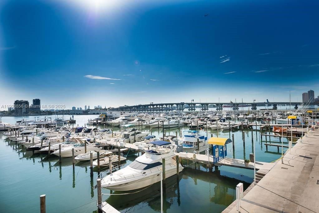 For Rent: $3,100 (1 beds, 1 baths, 985 Square Feet)