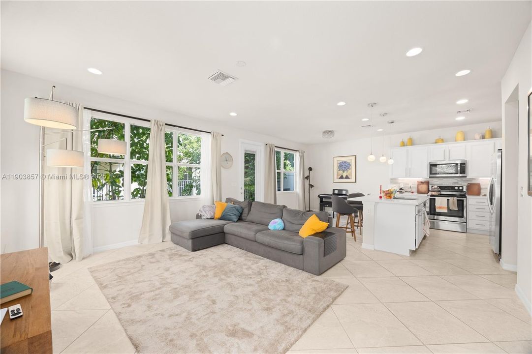 待售: $695,000 (3 贝兹, 2 浴室, 1769 平方英尺)