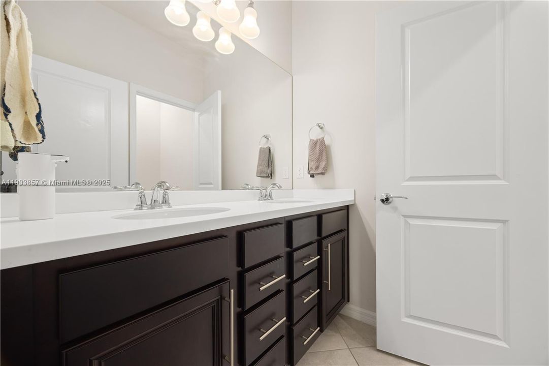 待售: $695,000 (3 贝兹, 2 浴室, 1769 平方英尺)