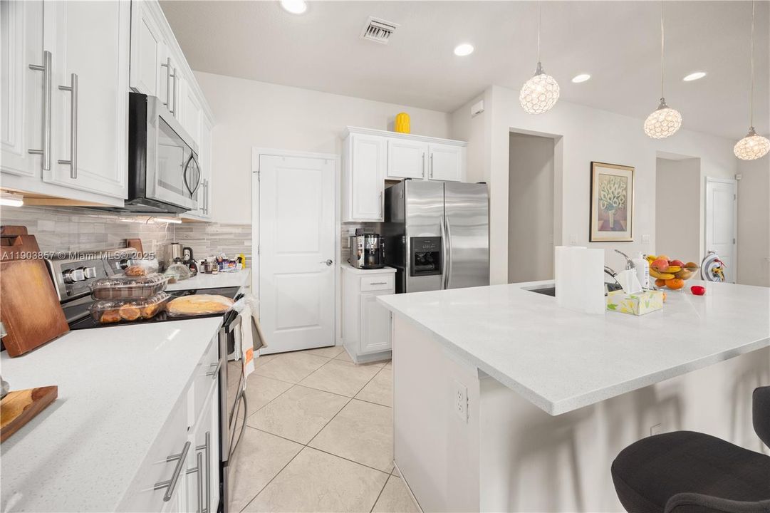 待售: $695,000 (3 贝兹, 2 浴室, 1769 平方英尺)