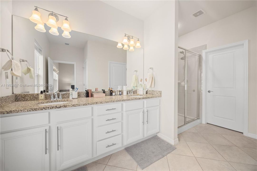 待售: $695,000 (3 贝兹, 2 浴室, 1769 平方英尺)