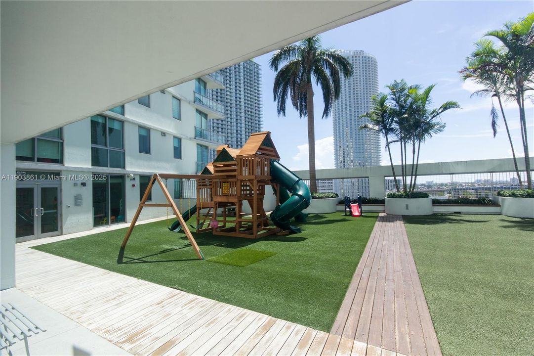 For Rent: $4,600 (2 beds, 2 baths, 1118 Square Feet)