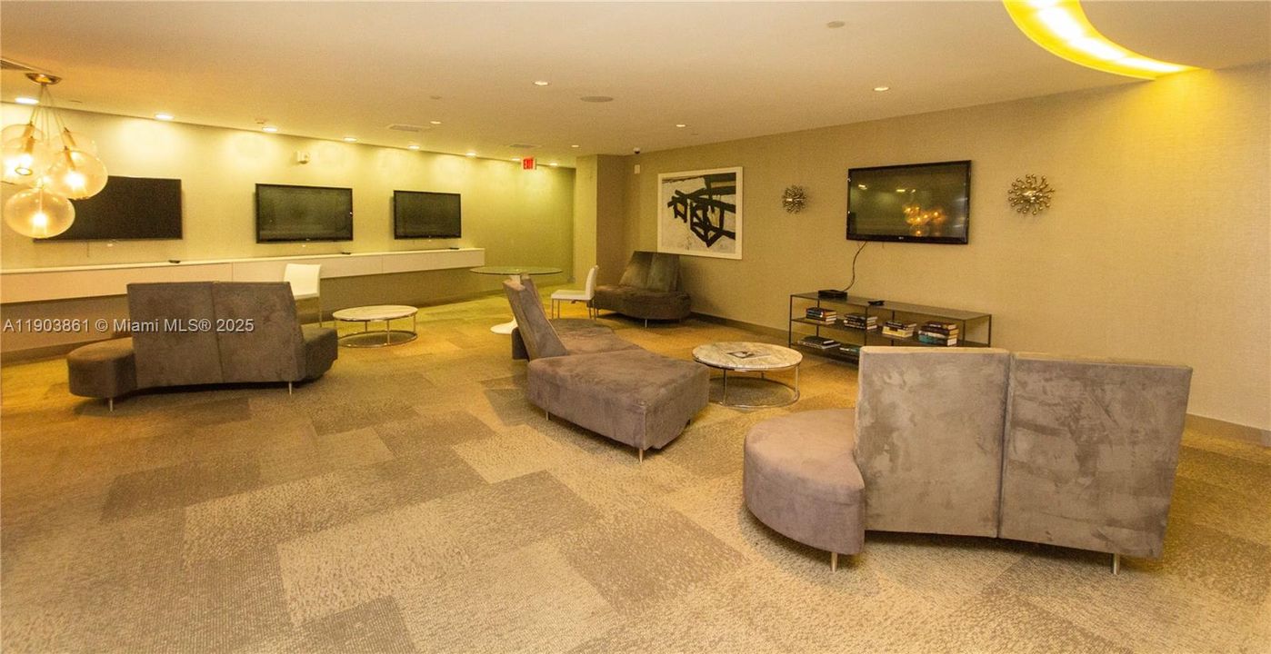 For Rent: $4,600 (2 beds, 2 baths, 1118 Square Feet)