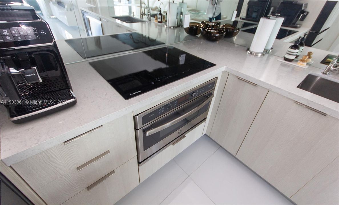 For Rent: $4,600 (2 beds, 2 baths, 1118 Square Feet)