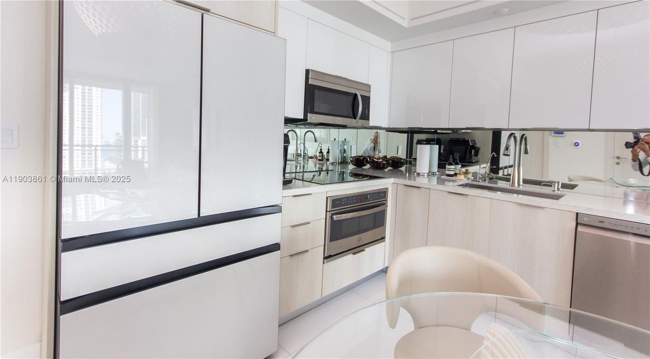 For Rent: $4,600 (2 beds, 2 baths, 1118 Square Feet)