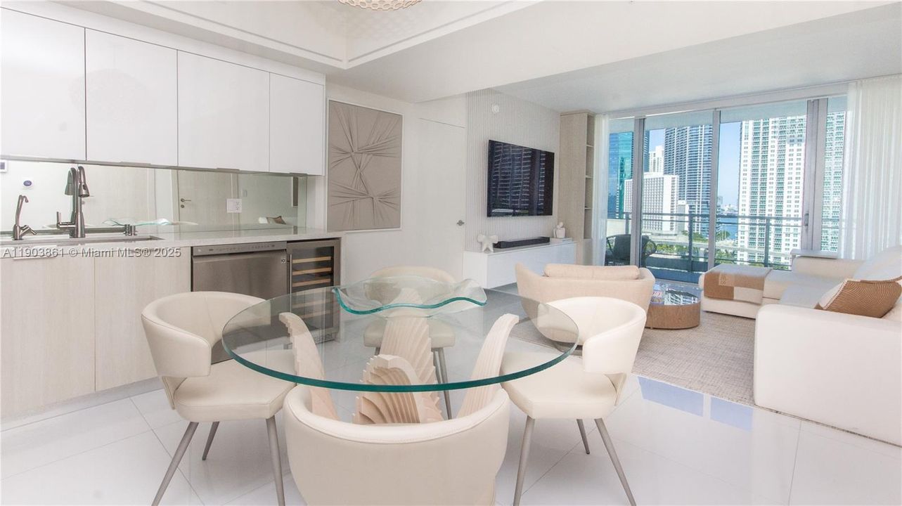 For Rent: $4,600 (2 beds, 2 baths, 1118 Square Feet)