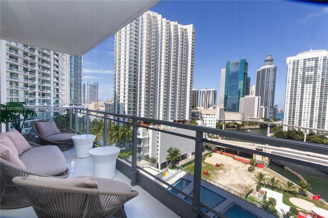 For Rent: $4,600 (2 beds, 2 baths, 1118 Square Feet)