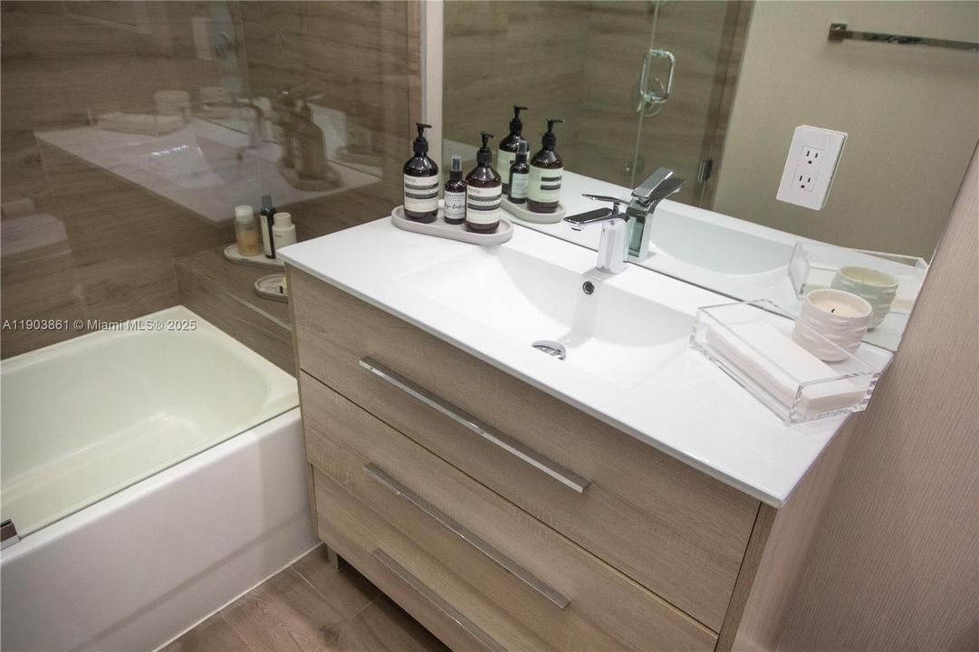 For Rent: $4,600 (2 beds, 2 baths, 1118 Square Feet)